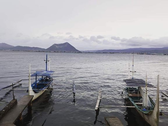 This image has an empty alt attribute; its file name is taal-lake.jpg
